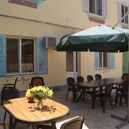 Bonjour House Hotel Ереван Екстериор снимка
