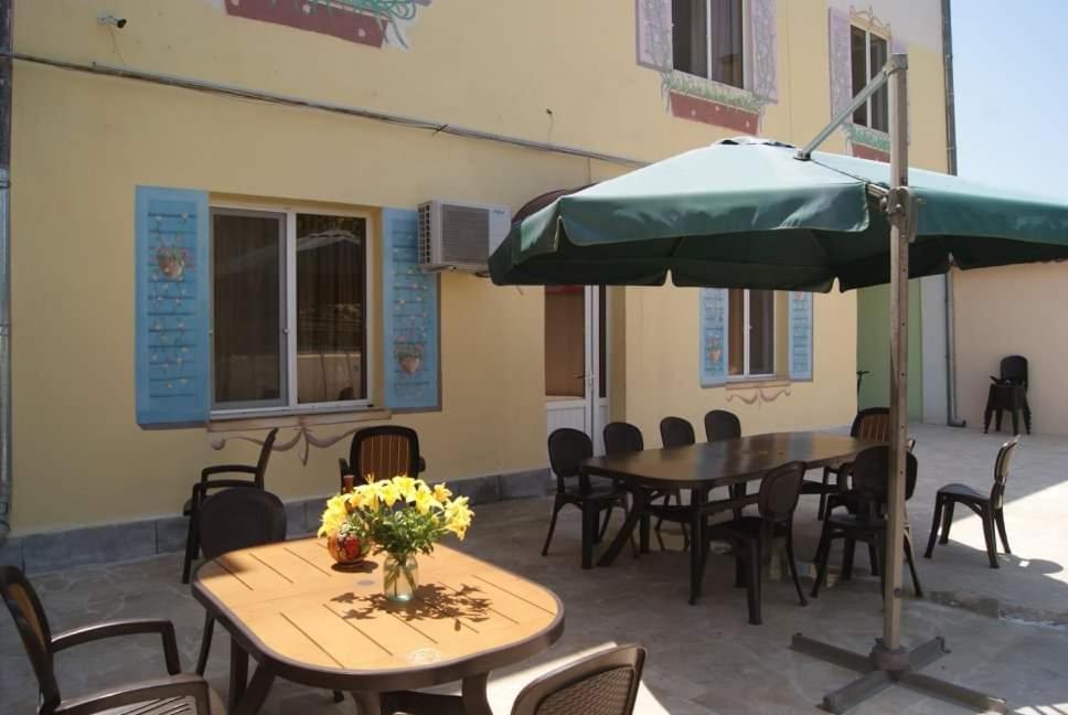 Bonjour House Hotel Ереван Екстериор снимка