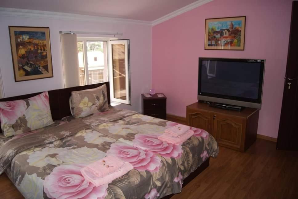 Bonjour House Hotel Ереван Екстериор снимка
