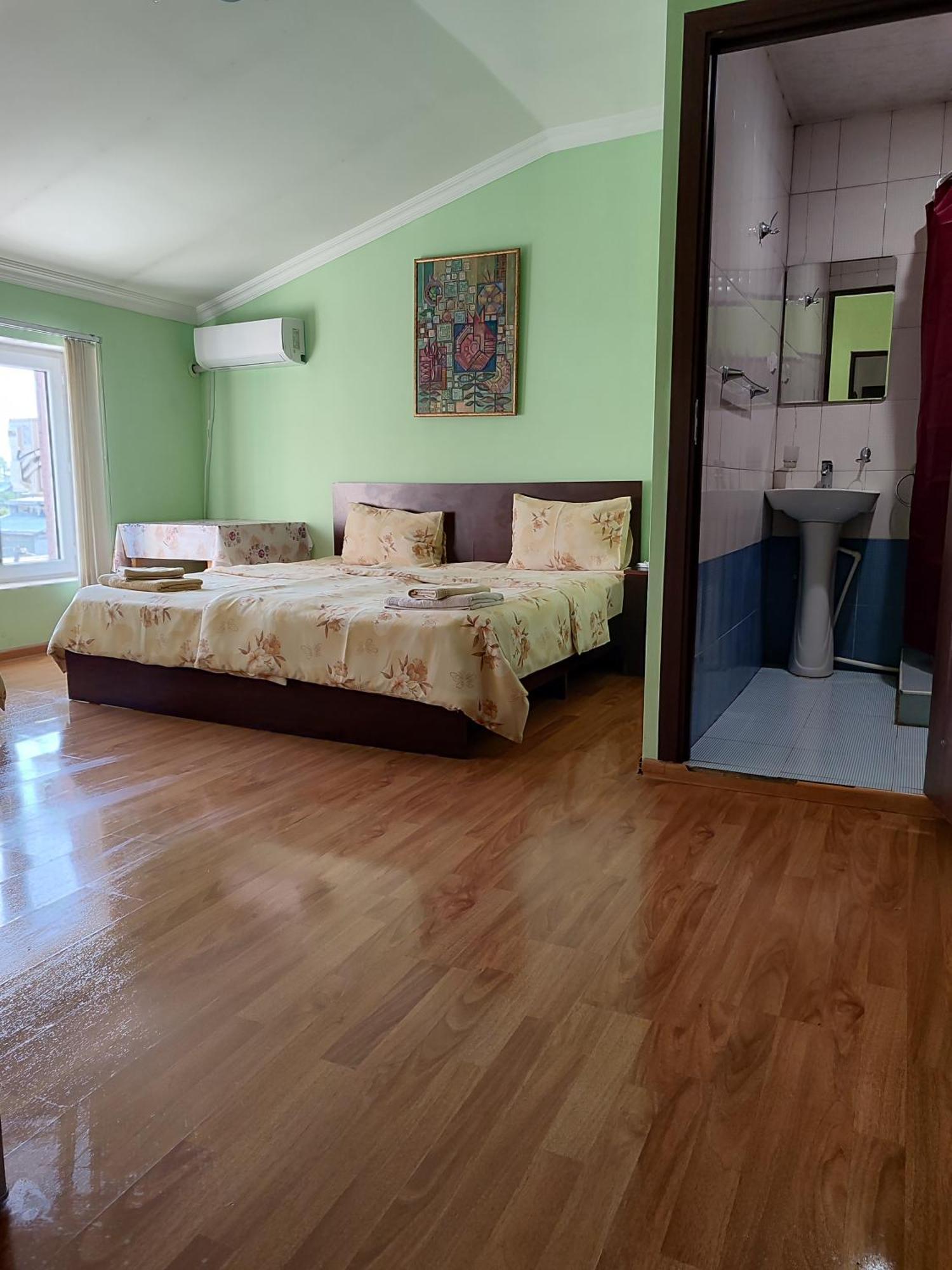 Bonjour House Hotel Ереван Екстериор снимка